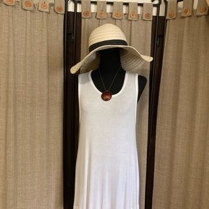 White shirt by merona size large. Looks great with leggings. Great condition.